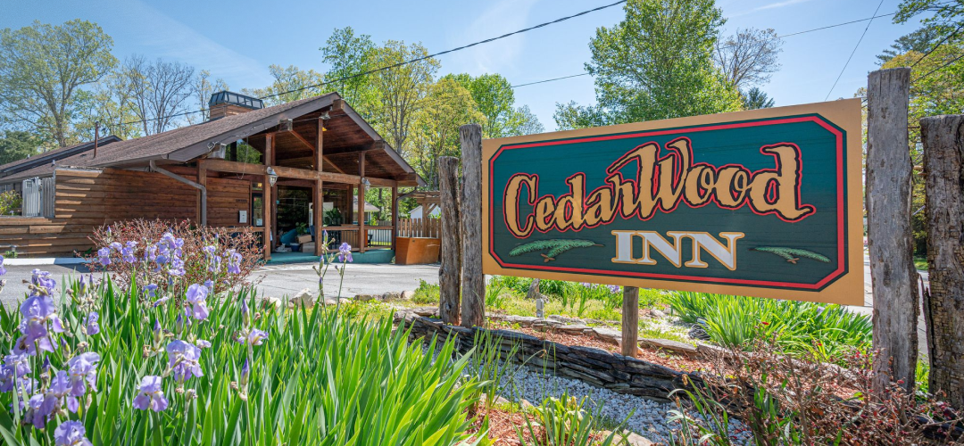 Customer story: CedarWood Inn onboards devicethread SmartAccess