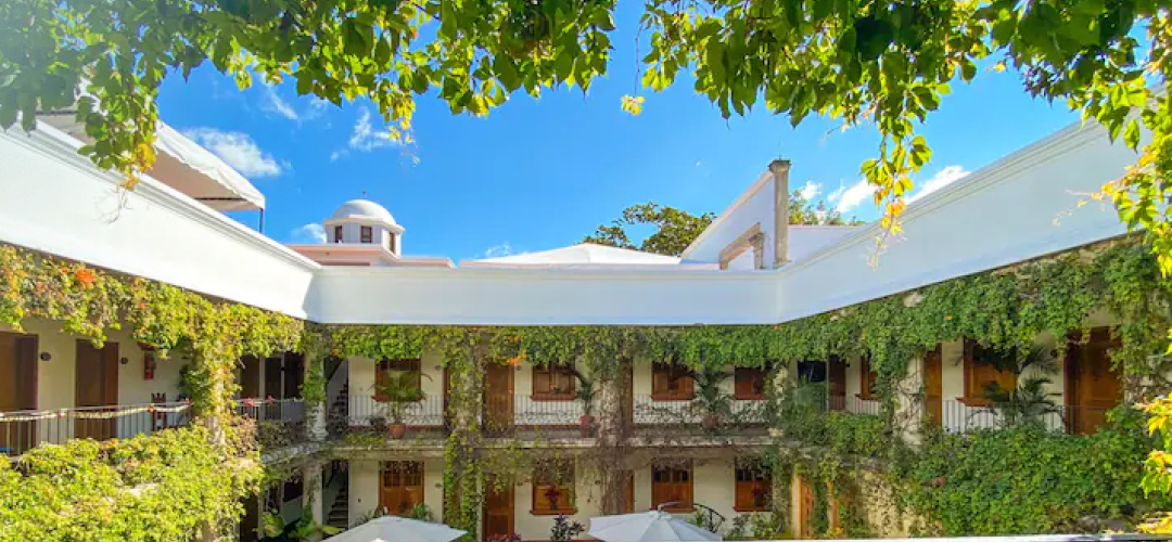 Customer story: El Carmen Hotel onboards devicethread SmartAccess