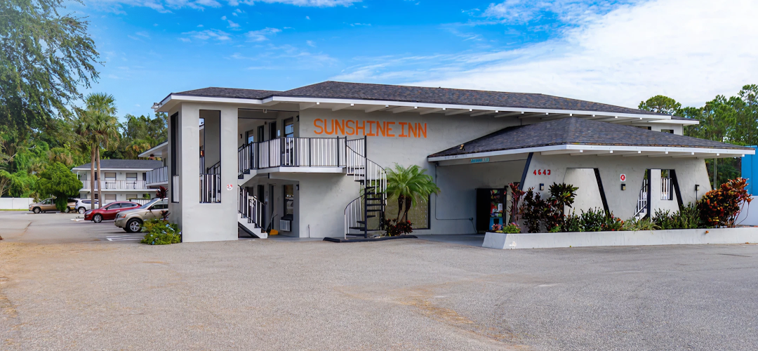 Customer story: Sunshine Inn onboards devicethread SmartAccess